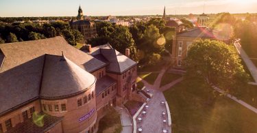 Alumni Hall and Old Main buildings on the Knox campus